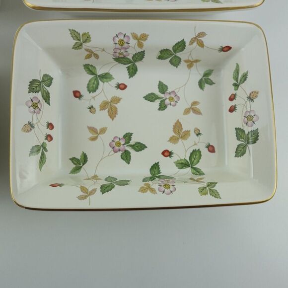 Wedgwood Wild Strawberry Oven To Table Hors d'Oeuvre Dishes 4 Piece Set - Picture 2 of 10